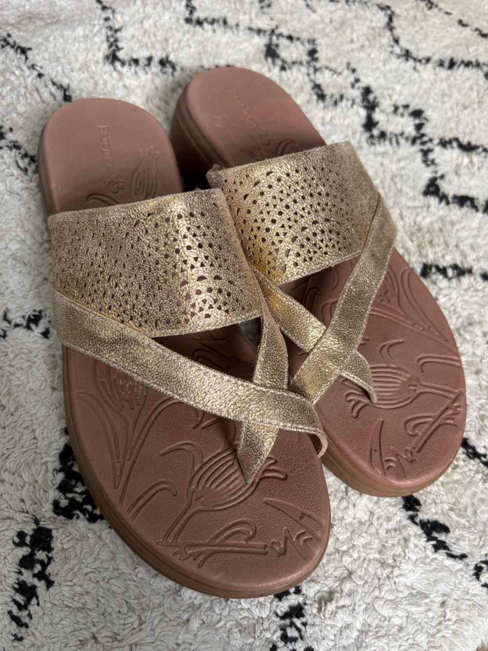 Baretraps Women's gold Brett Slide Sandals, size 8